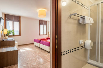 Hotel Zecchini(.)