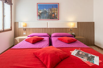 Hotel Zecchini(.)