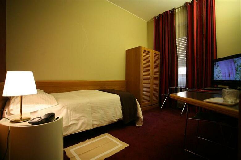 Club Hotel Milan(.)