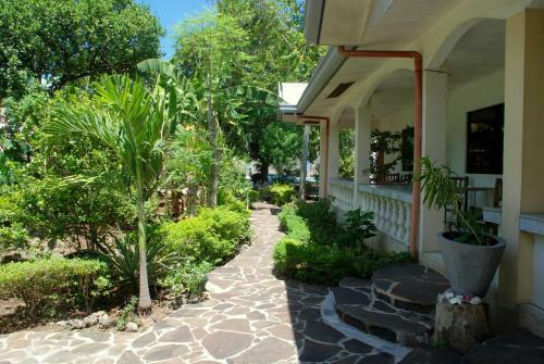 Apartamentos Lapu-lapu Cottages & Restaurant