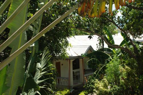 Apartamentos Lapu-lapu Cottages & Restaurant