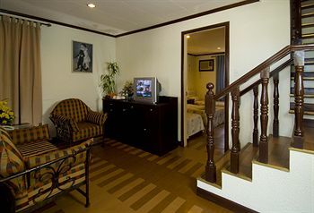 Hotel The Suites At Mount Malarayat