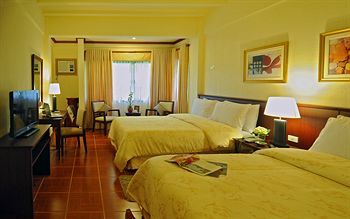 Hotel The Suites At Mount Malarayat