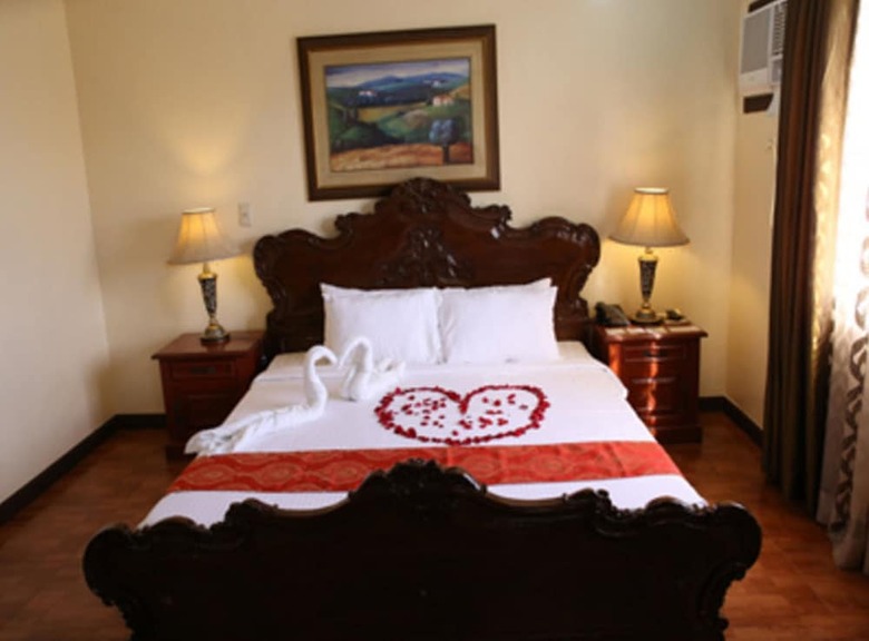 Crown Royale Hotel