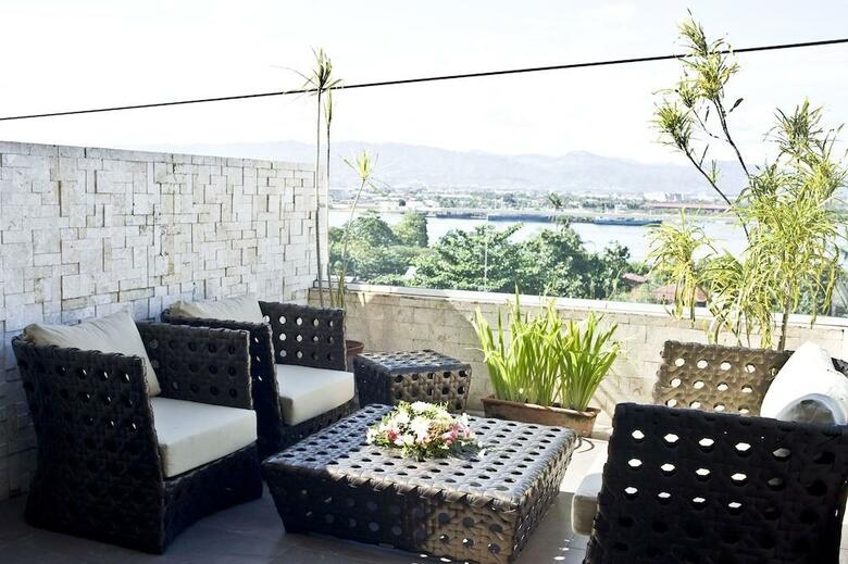 Goldberry Suites And Hotel