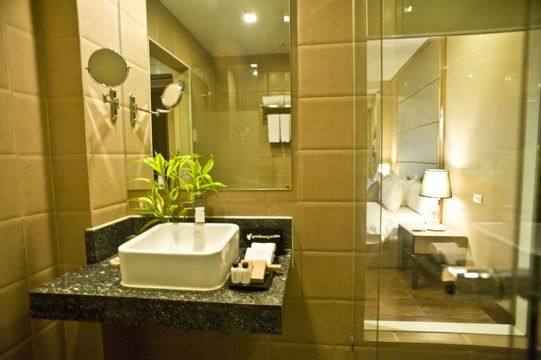 Goldberry Suites And Hotel