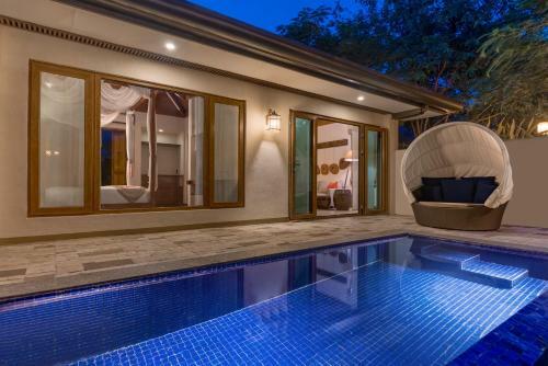 Hotel Crimson Beach Resort & Spa - Mactan Island, Cebu