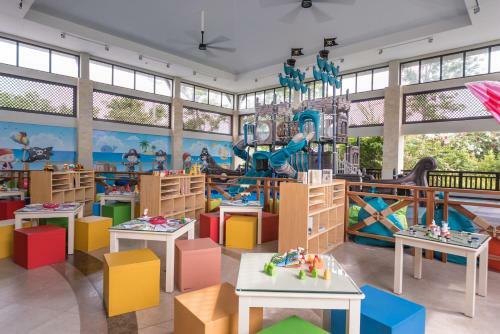 Hotel Crimson Beach Resort & Spa - Mactan Island, Cebu