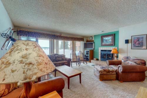 Lakefront Living