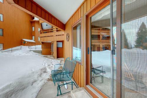 Lakefront Living