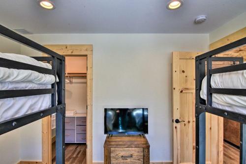 Riverfront Home With Bbq 2 Mi To Downtown Gunnison!