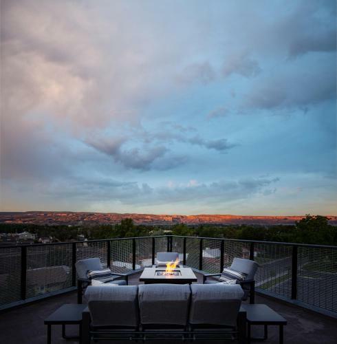 Hotel Maverick