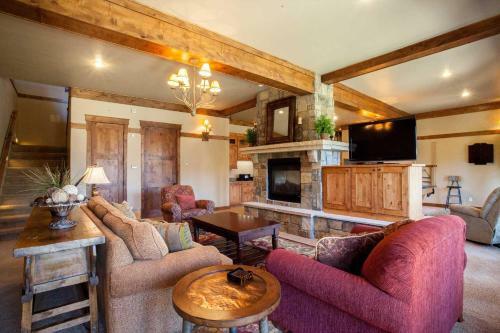 Shadow Mountain Villa