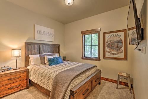 Walk To Main St And Marina From Updated Cabin!
