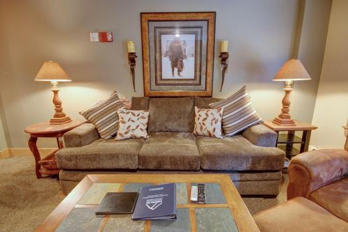Red Hawk Lodge 2210