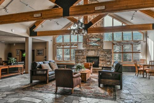 Gateway Lodge 5005