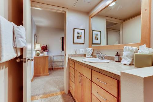 Apartamento Renovated Studio- Kids Ski Free & On Shuttle Route! Condo
