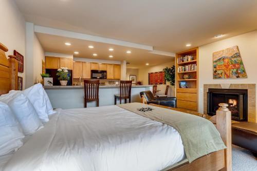 Apartamento Renovated Studio- Kids Ski Free & On Shuttle Route! Condo