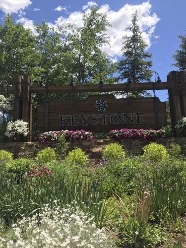Gateway Lodge 5046