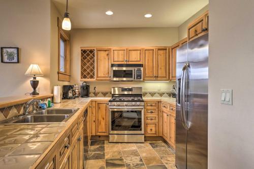 Apartamento Spacious Keystone Condo On Golf Course With Mtn View!