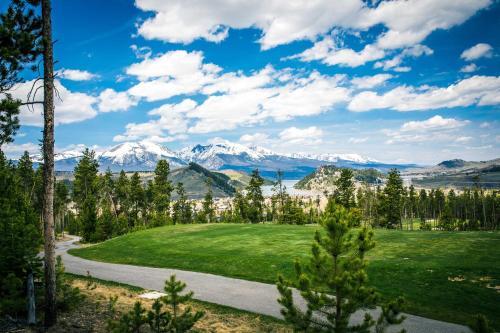 Apartamento Spacious Keystone Condo On Golf Course With Mtn View!