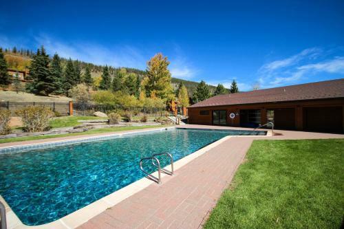 Tennis Townhomes 1312
