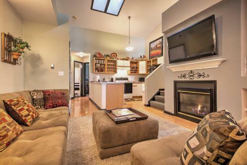 Apartamento Cozy Littleton Condo With Loft And Patio On Golf Course