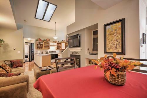 Apartamento Cozy Littleton Condo With Loft And Patio On Golf Course