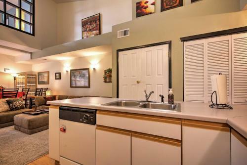 Apartamento Cozy Littleton Condo With Loft And Patio On Golf Course
