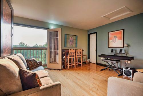 Apartamento Cozy Littleton Condo With Loft And Patio On Golf Course