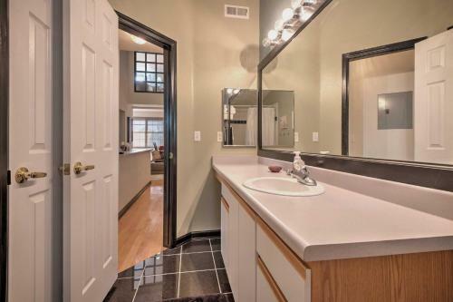 Apartamento Cozy Littleton Condo With Loft And Patio On Golf Course
