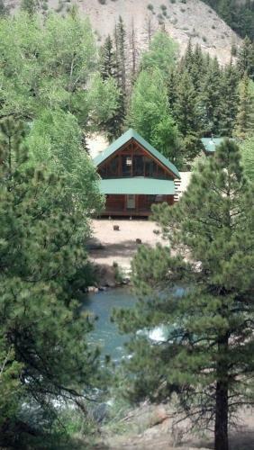 San Juan Log Home On The River