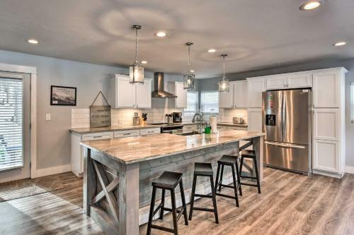 Mountain Getaway With Hot Tub By Trails And Dtwn!