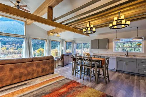 Stunning Ouray Escape With Panoramic Mountain Views!
