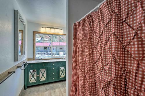 Stunning Ouray Escape With Panoramic Mountain Views!