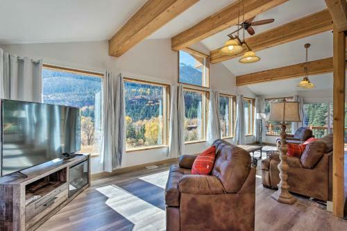 Stunning Ouray Escape With Panoramic Mountain Views!