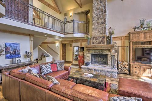 High-end Mountain Chalet With 2 Master Suites And Deck