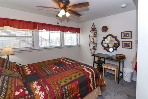 Private Home With Expansive Deck And Mtn Views!