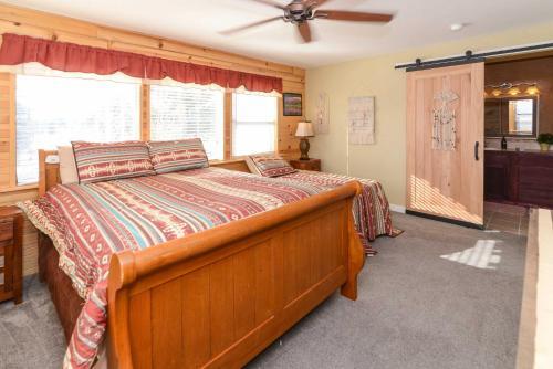 Private Home With Expansive Deck And Mtn Views!