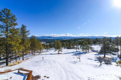 Private Home With Expansive Deck And Mtn Views!