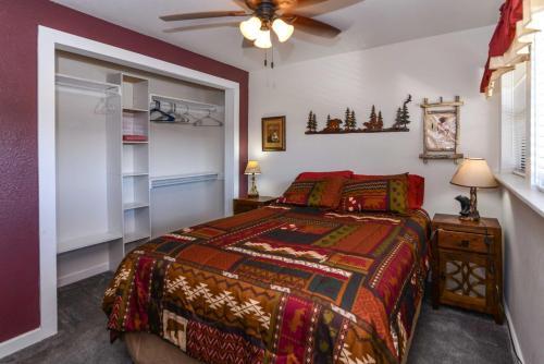 Private Home With Expansive Deck And Mtn Views!