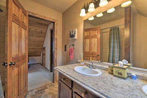 Updated Mtn Home With Deck On Uncompahgre River
