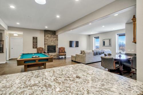 2br Mountain Dream Suite, Lake Views
