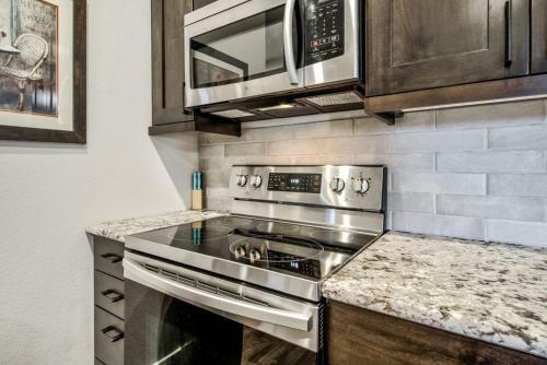 2br Mountain Dream Suite, Lake Views