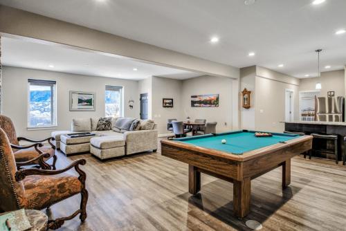 2br Mountain Dream Suite, Lake Views