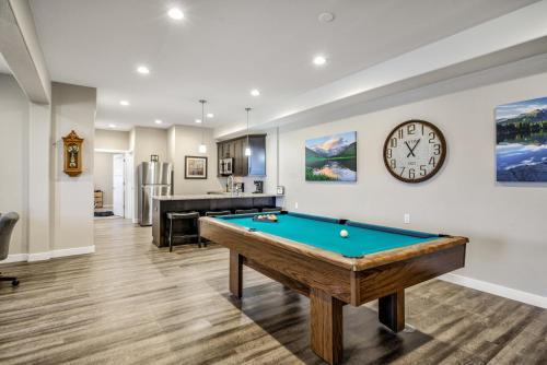 2br Mountain Dream Suite, Lake Views
