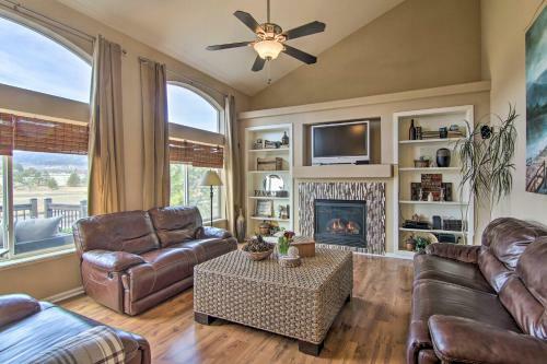 Monument Mountain Retreat With Views And Hot Tub!