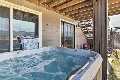 Monument Mountain Retreat With Views And Hot Tub!