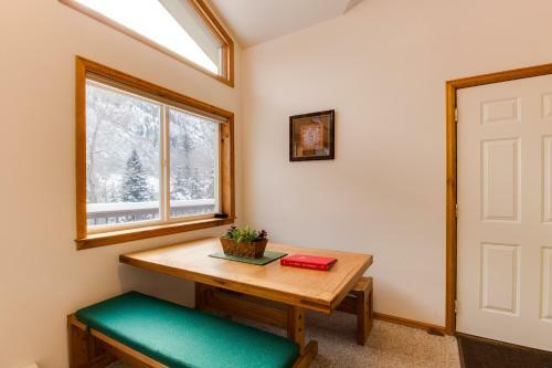 Three Sisters Peak Cabin At Filoha Meadows