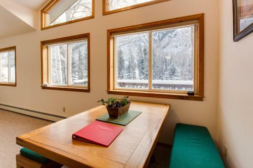 Three Sisters Peak Cabin At Filoha Meadows